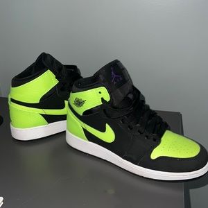 One time use, very fresh, dont have the box no more